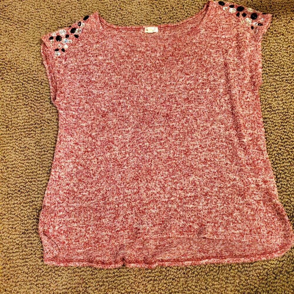 Maroon short sleeve lightweight sweater